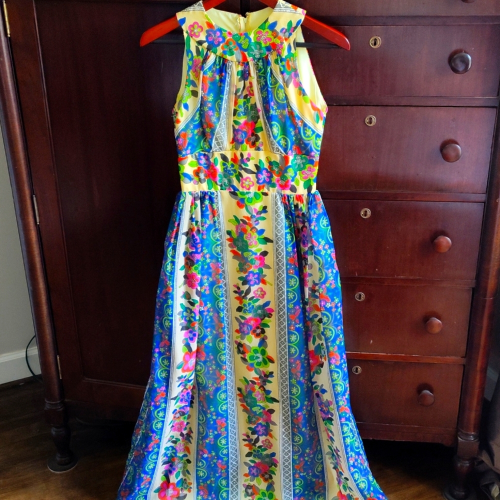 Vintage Floral Patterned Maxi Dress Unique ILGWU 70's Union Made.
